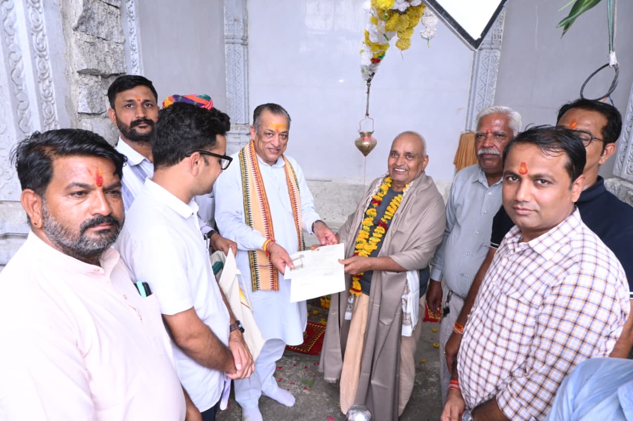 देवस्थान मंत्री जोराराम कुमावत ने पाली में किया संतों का सम्मान