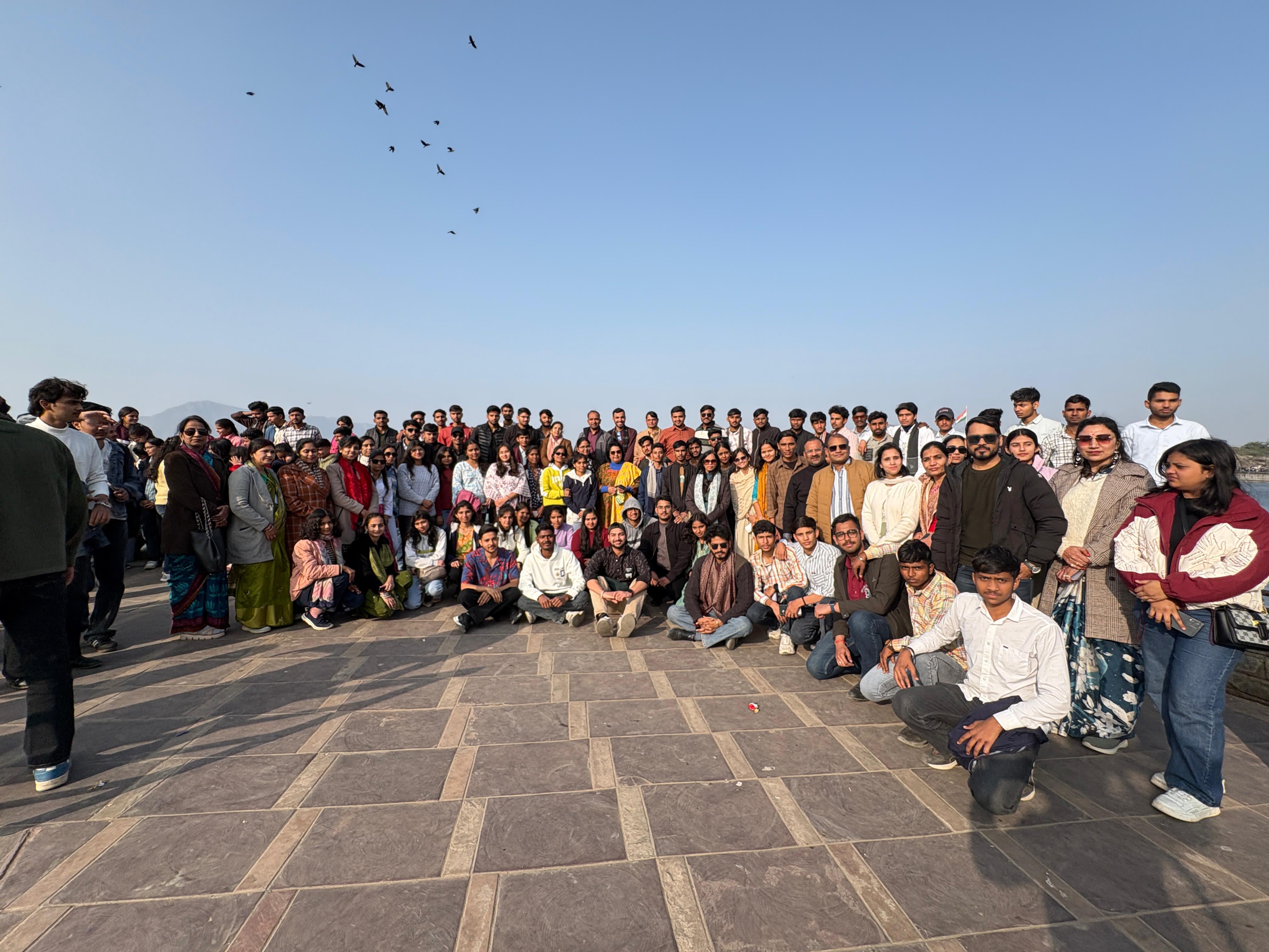 दीपशिखा कॉलेज में समाजोपयोगी शिविर का सफल आयोजन किया गया