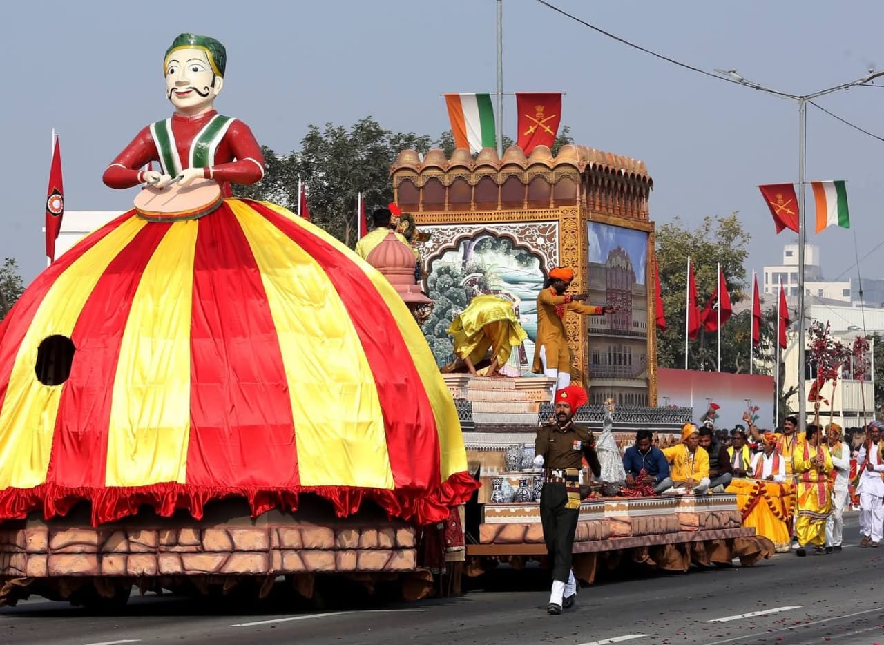 सेना दिवस परेड:  राजस्थान की झांकी में राज्य की सदियों पुरानी वास्तुकला, पारंपरिक हस्तशिल्प, विश्व प्रसिद्ध लोक कलाओं की दिखी अनूठी झलक