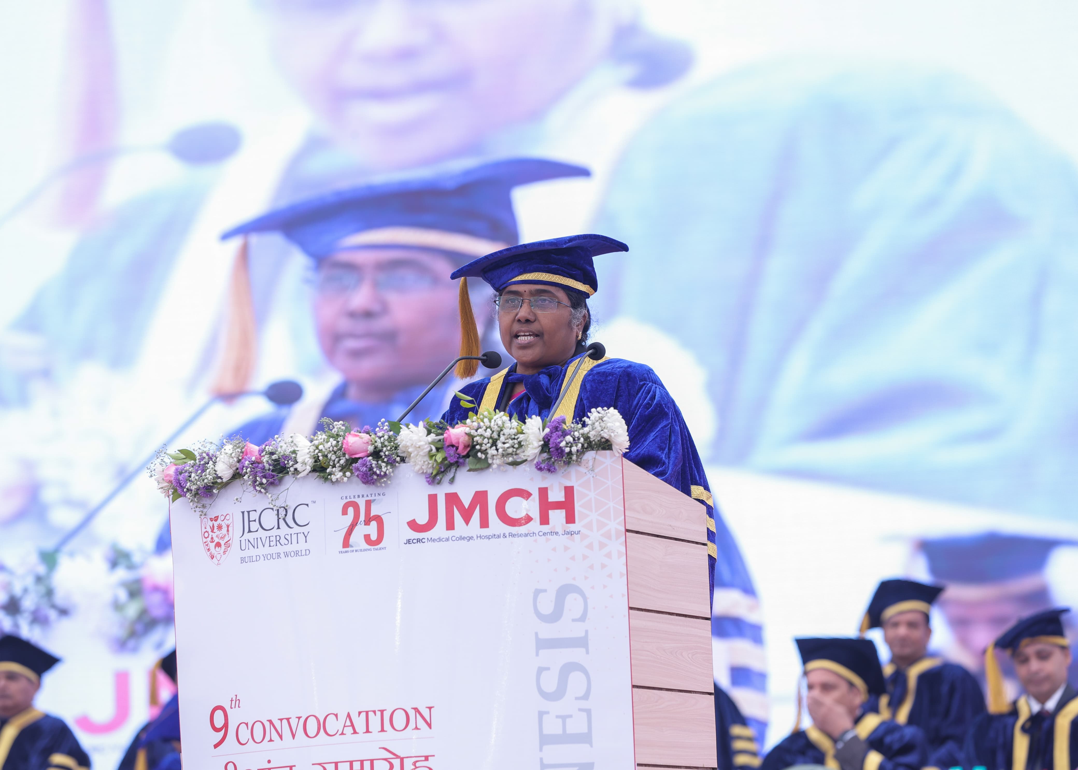 सक्सेस का असली मतलब सोसाइटी को वापस देना है: प्रो. अच्युता सामंत ने जेईसीआरसी ग्रेजुएट्स को सिखाया ’आर्ट ऑफ गिविंग'