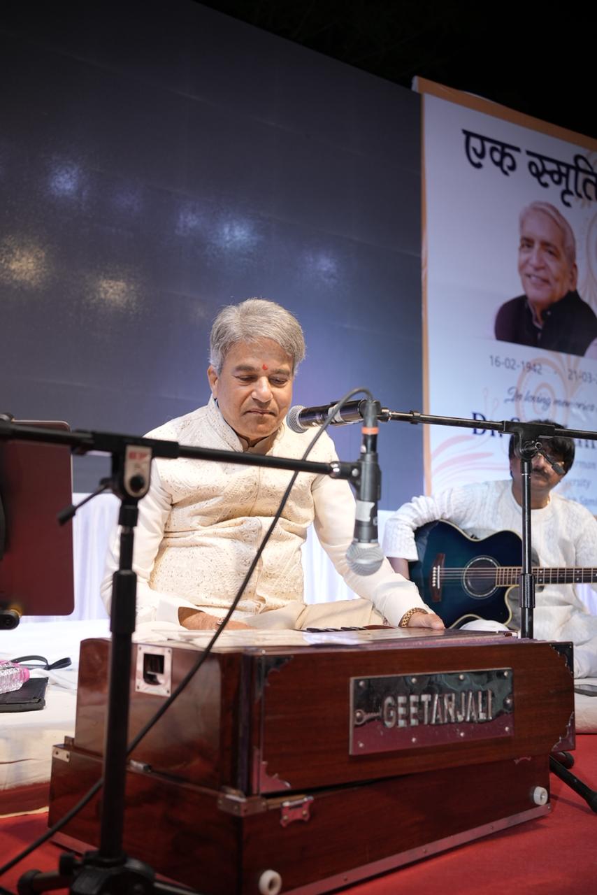 अपेक्स यूनिवर्सिटी में भक्ति और संगीत का अद्भुत संगम, सुरेश वाडकर ने बांधा समां