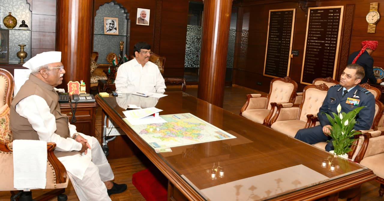 एयर मार्शल ने की राज्यपाल से शिष्टाचार भेंट