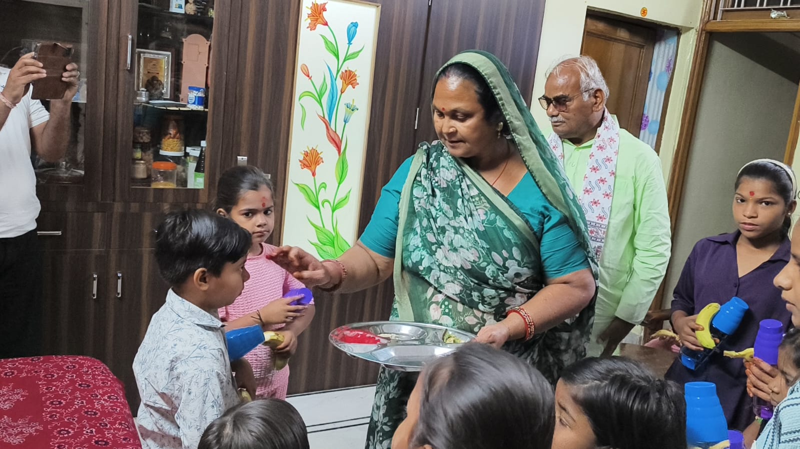 शिक्षा मंत्री ने सपत्निक किया कन्या पूजन, रामनवमी की दी सबको शुभकामनाएं