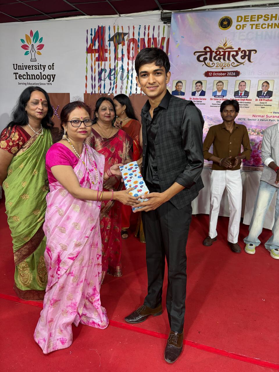 दीपशिखा कॉलेज में ‘फ्यूज़न फेस्ट 2026’ मे फ्रेशेर्स पार्टी का भव्य आयोजन, विद्यार्थियों ने रैंप वॉक और नृत्य से बिखेरा जलवा