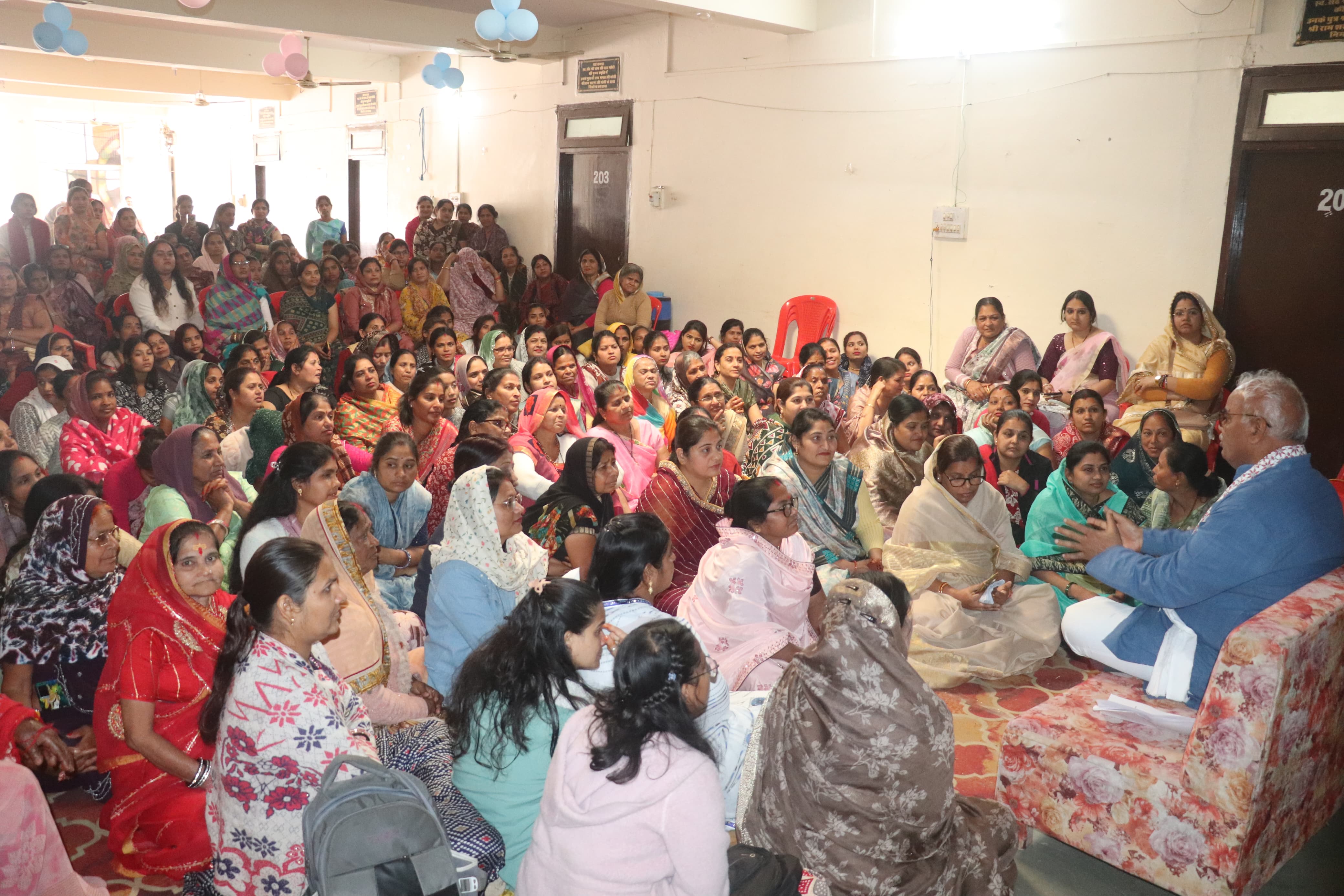 एक दर्जन से अधिक राज्य सरकार के मंत्रियों के कथा में आने की मिली स्वीकृति