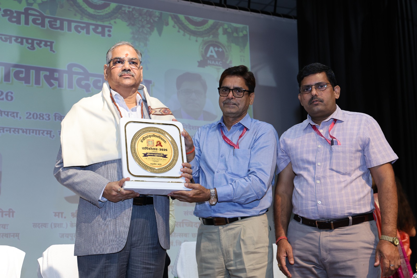 संस्कृत भारत की चिरंतन सांस्कृतिक धारा है, जिसमें हमारी प्राचीन परंपराएँ और ज्ञान-संपदा निहित हैं लोकरंजन केन्द्रीय संस्कृत विश्वविद्यालय जयपुर परिसर में वार्षिकोत्सव एवं छात्रावास दिवस धूमधाम से आयोजित
