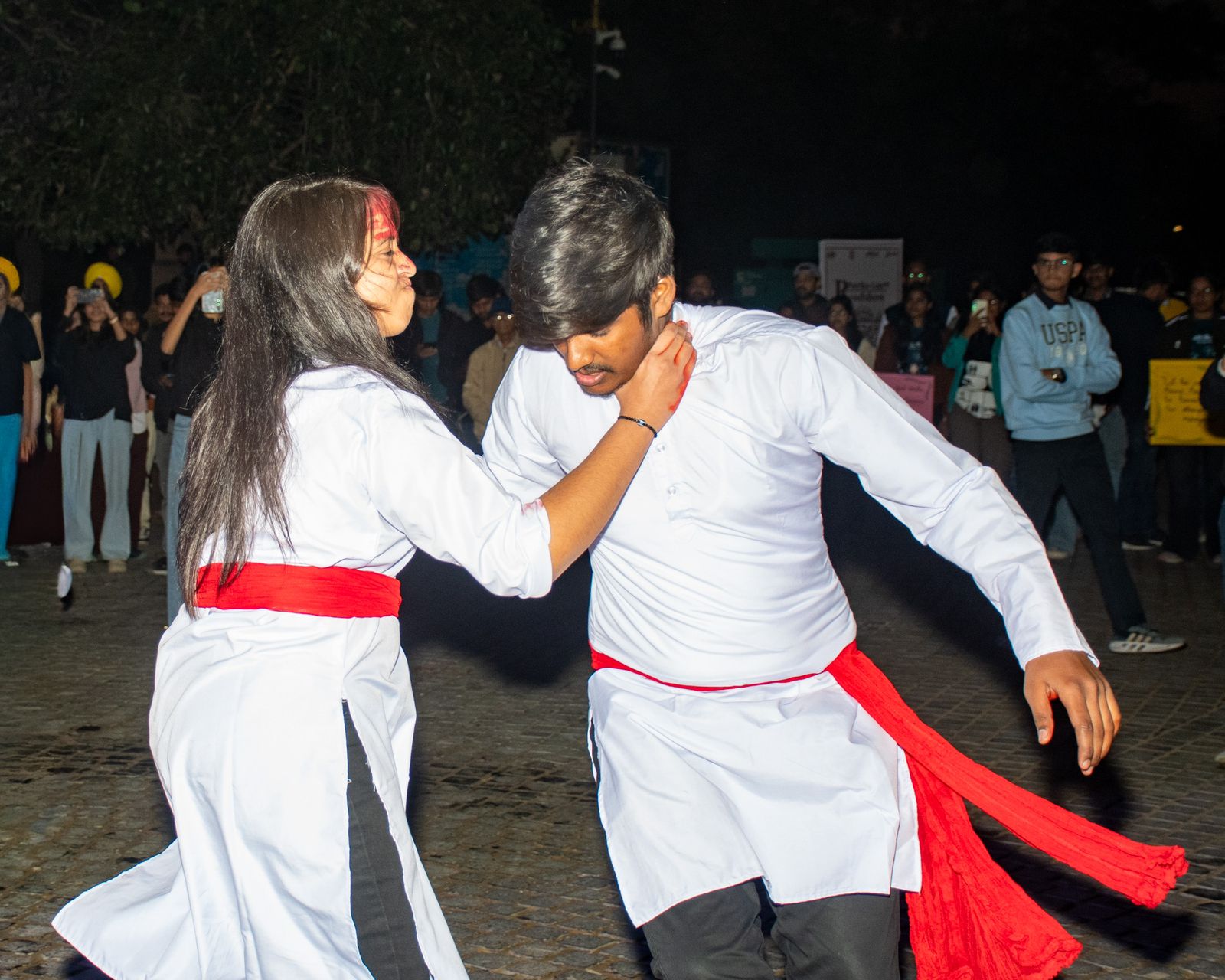 महिला सशक्तिकरण का सशक्त संदेश: जेईसीआरसी फाउंडेशन की ‘सुहासिनी’ द्वारा पत्रिका गेट पर भव्य रोड शो