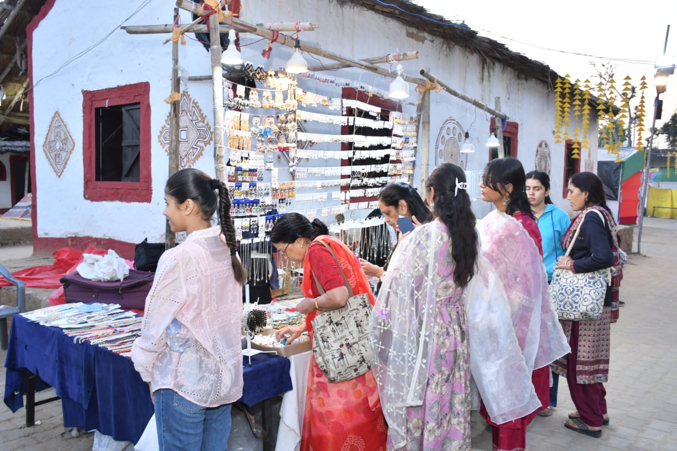 राज्य और केंद्र सरकार की संयुक्त मुहिम — देसी उत्पादों के माध्यम से ‘बीमारियों से बचाव’ पर जोर