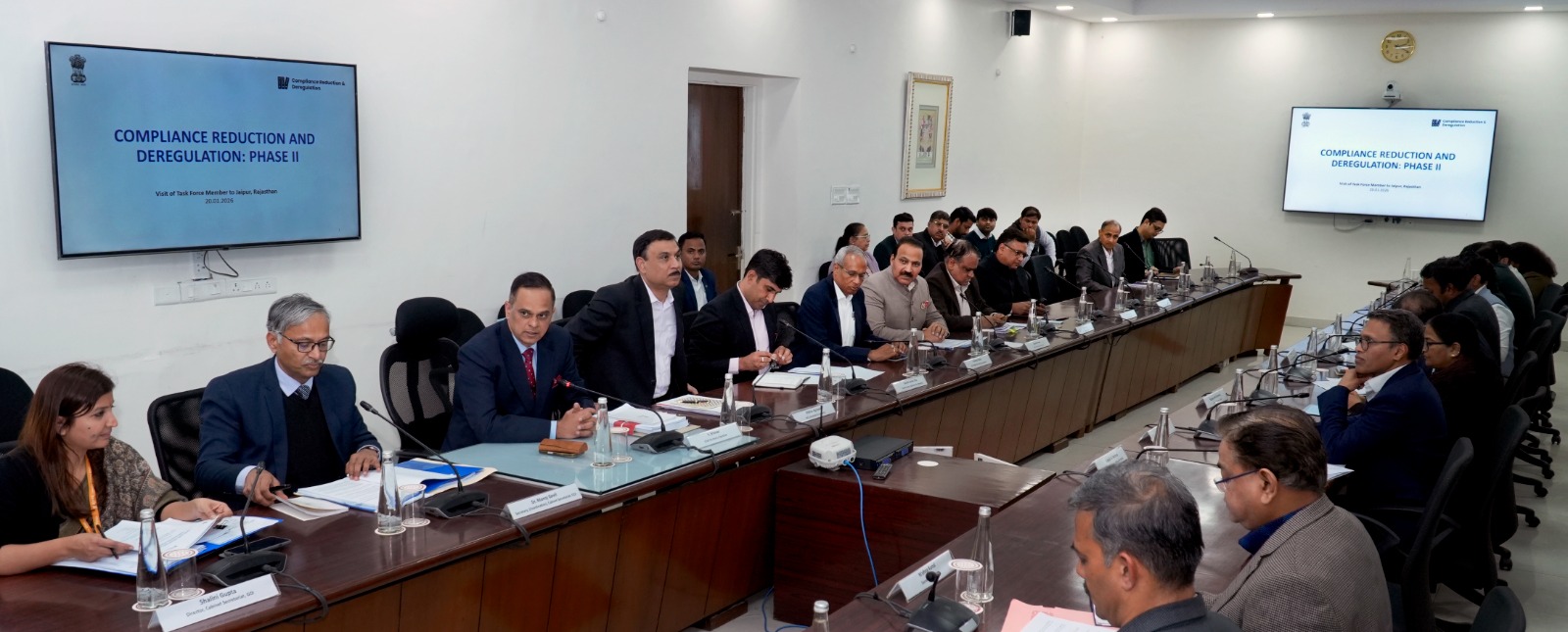 कंप्लायंस रिडक्शन एंड डी-रेगुलेशन फेज-2 के क्रियान्वयन के लिए  मुख्य सचिव के साथ भारत सरकार के प्रतिनि​धिमंडल की बैठक