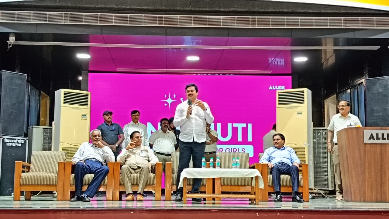 एलन ने एजुकेशन में अनुशासन और गुणवत्ता के नए मापदंड स्थापित किएः प्रो.राम शिंदे