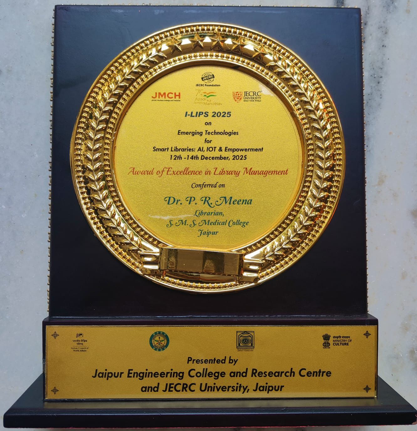डॉ. पी. आर. मीणा को “लाइब्रेरी प्रबंधन में उत्कृष्टता पुरस्कार” से सम्मानित