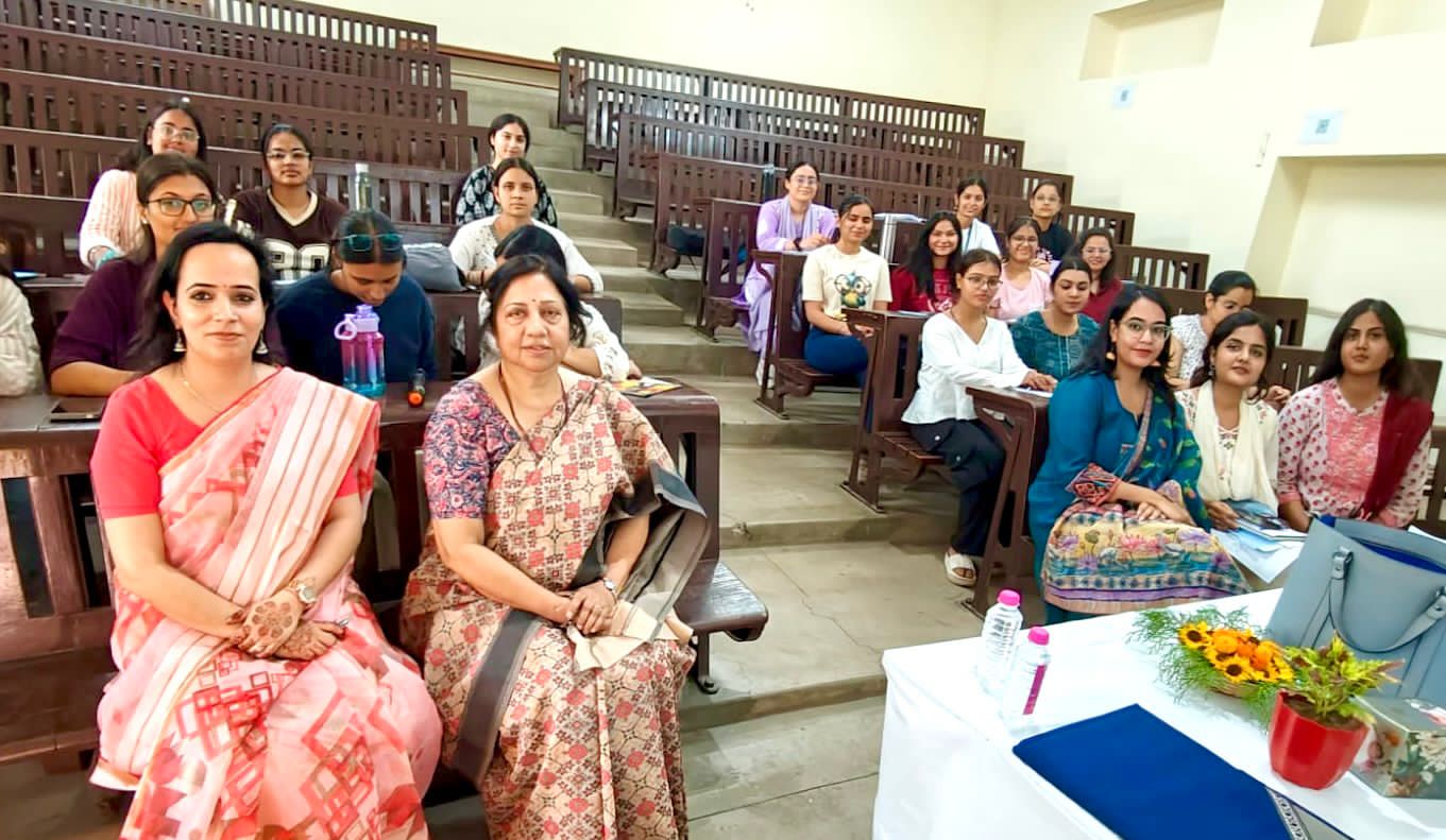 "फ्रॉम आइडियाज़ टू रिसर्च : क्राफ्टिंग पावरफुल डिसर्टेशन्स एंड रिसर्च पेपर्स” विषय पर एक विस्तार व्याख्यान का आयोजन"