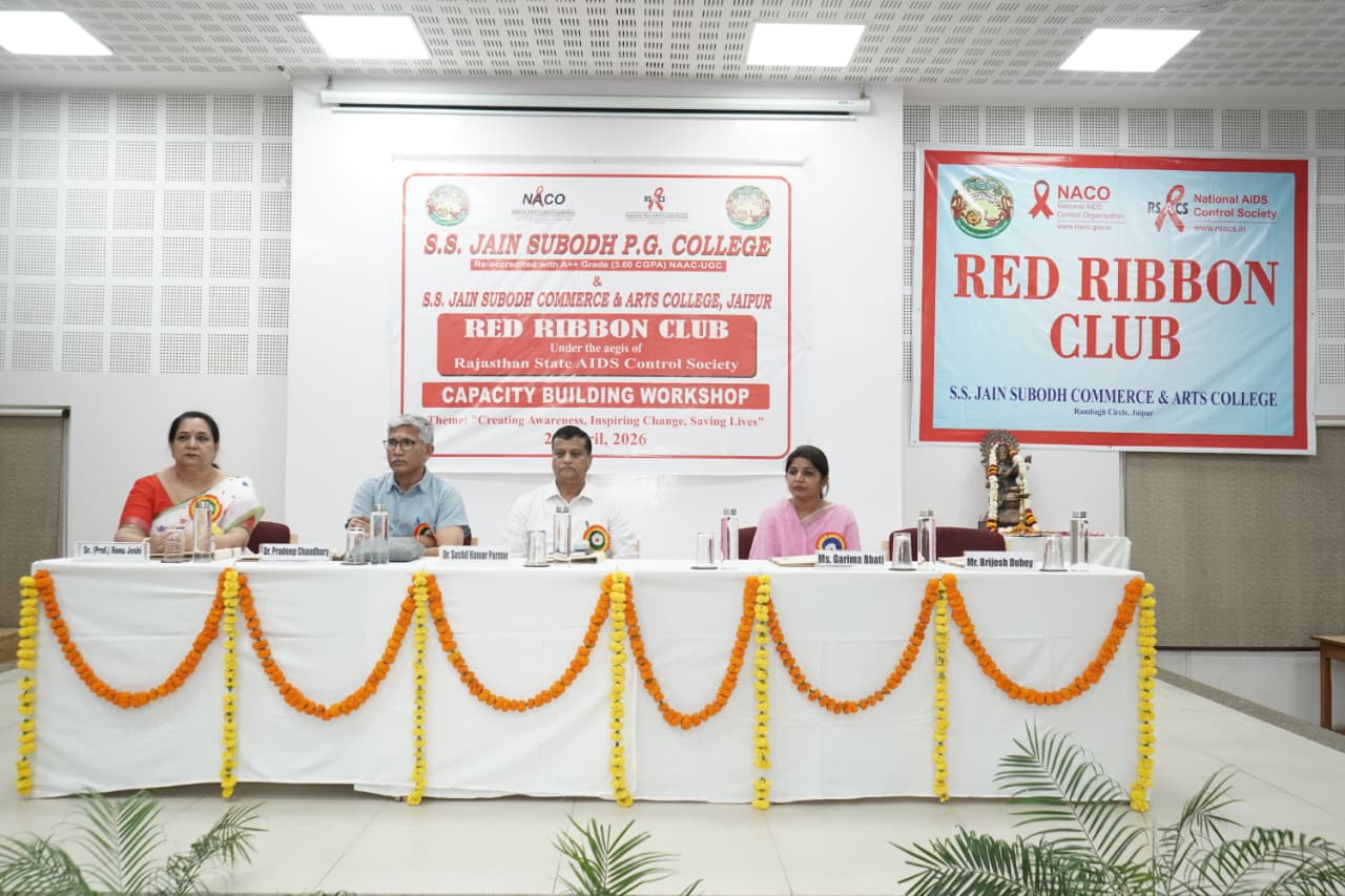 यूनिवर्सिटी ऑफ टेक्नोलॉजी द्वारा ग्राम तीतरिया में दवाओं के सही उपयोग पर जागरूकता अभियान आयोजित