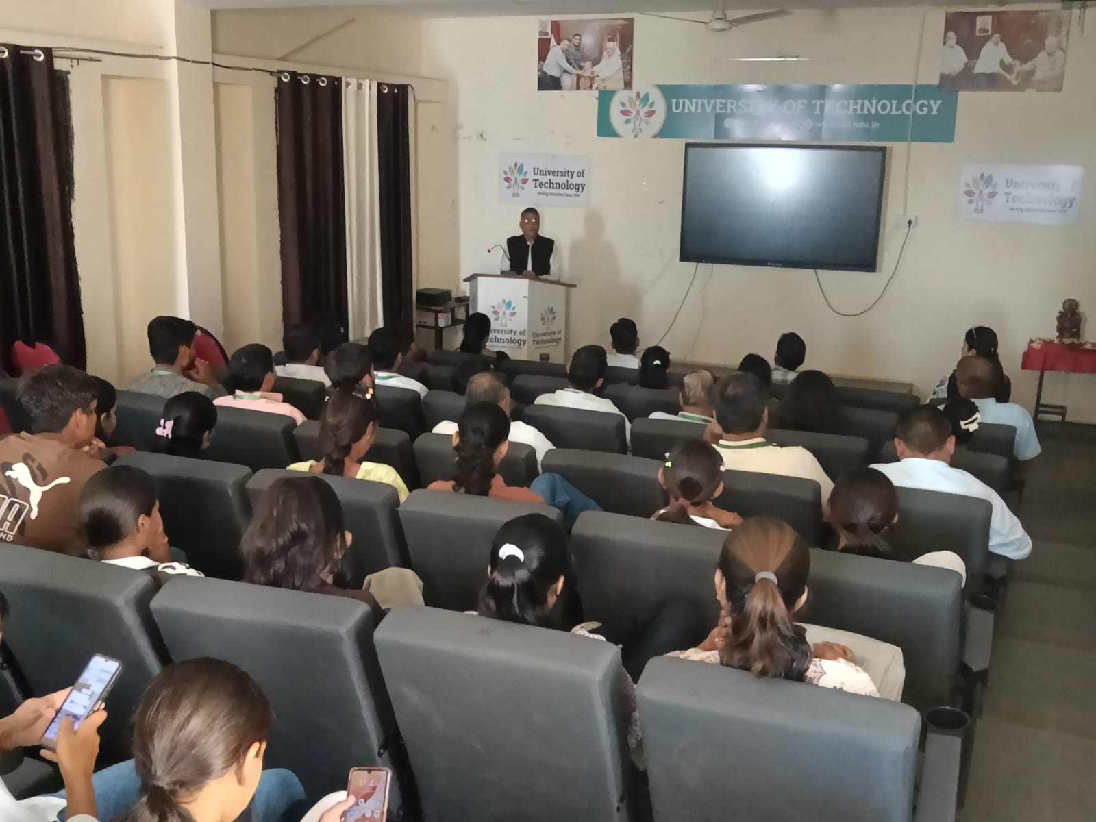 यूनिवर्सिटी ऑफ टेक्नोलॉजी में सरदार वल्लभभाई पटेल की जयंती एवं राष्ट्रीय एकता दिवस हर्षोल्लास के साथ मनाया गया
