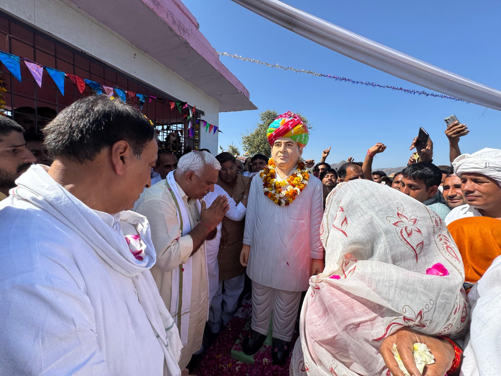 गृह राज्यमंत्री जवाहर सिंह बेढम ने टहला में किया स्व. हेमसिंह भडाना व कर्नल किरोडी सिंह बैंसला की प्रतिमा का अनावरण,