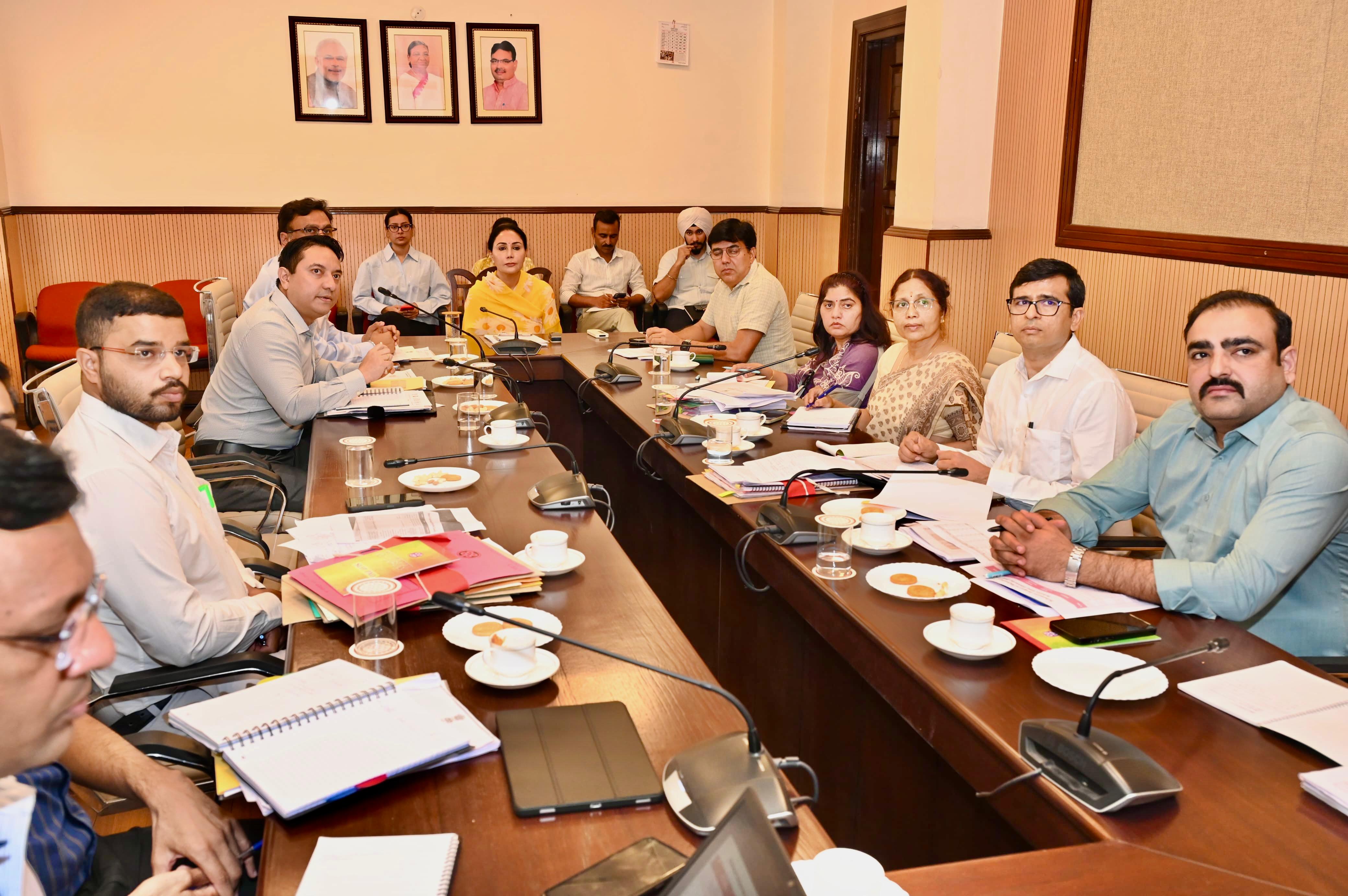 बाल अधिकार एवं संरक्षण संबंधी योजनाओं की समीक्षा बैठक आयोजित, बाल देखरेख संस्थाओं के सुदृढ़ीकरण एवं गुणवत्ता सुधार के दिए निर्देश