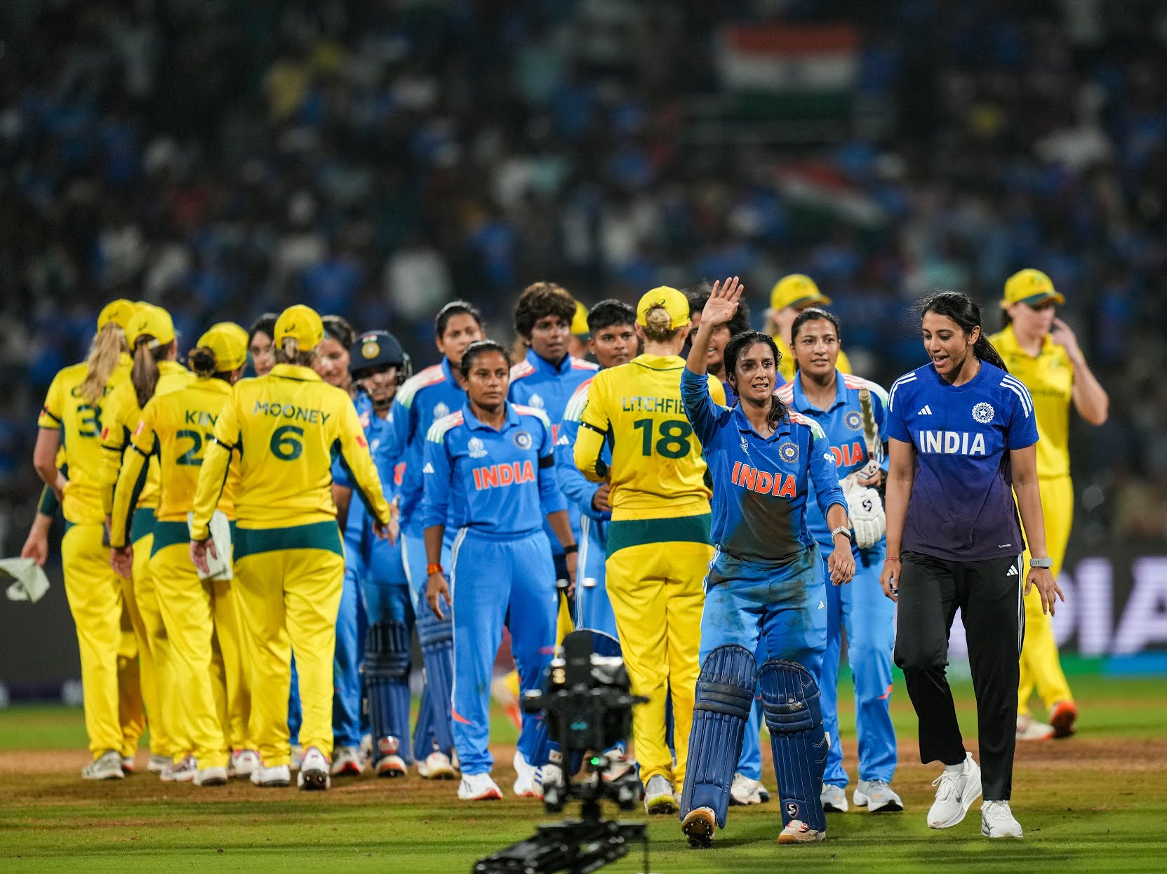 ऑस्ट्रेलिया को रुलाया, भारत की बेटियां खुशी के समंदर में डूबीं