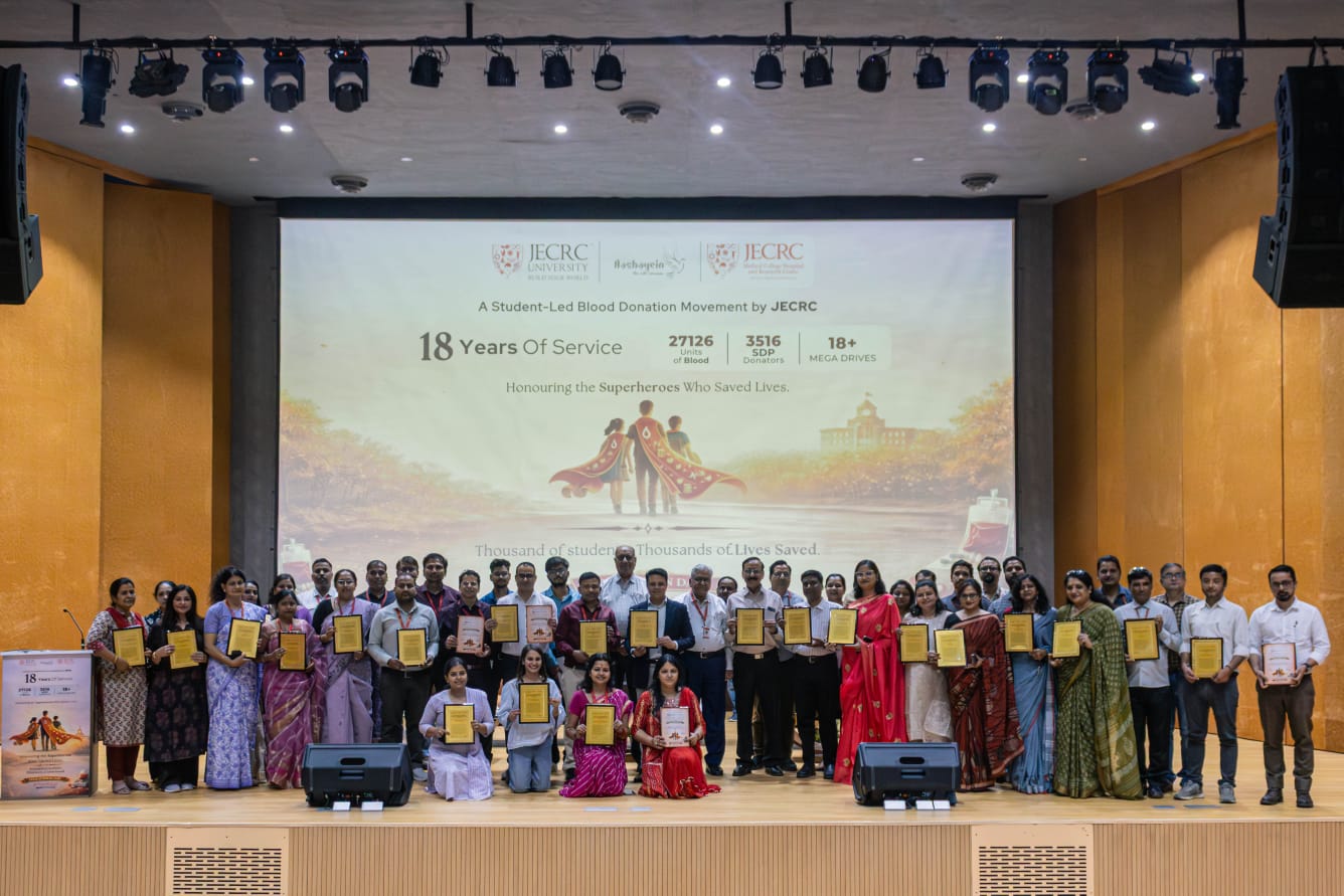 बिना केप वाले असली सुपरहीरोज़: जेईसीआरसी के 'आशाएं' वॉरियर्स ने खून देकर बचाईं हज़ारों जान