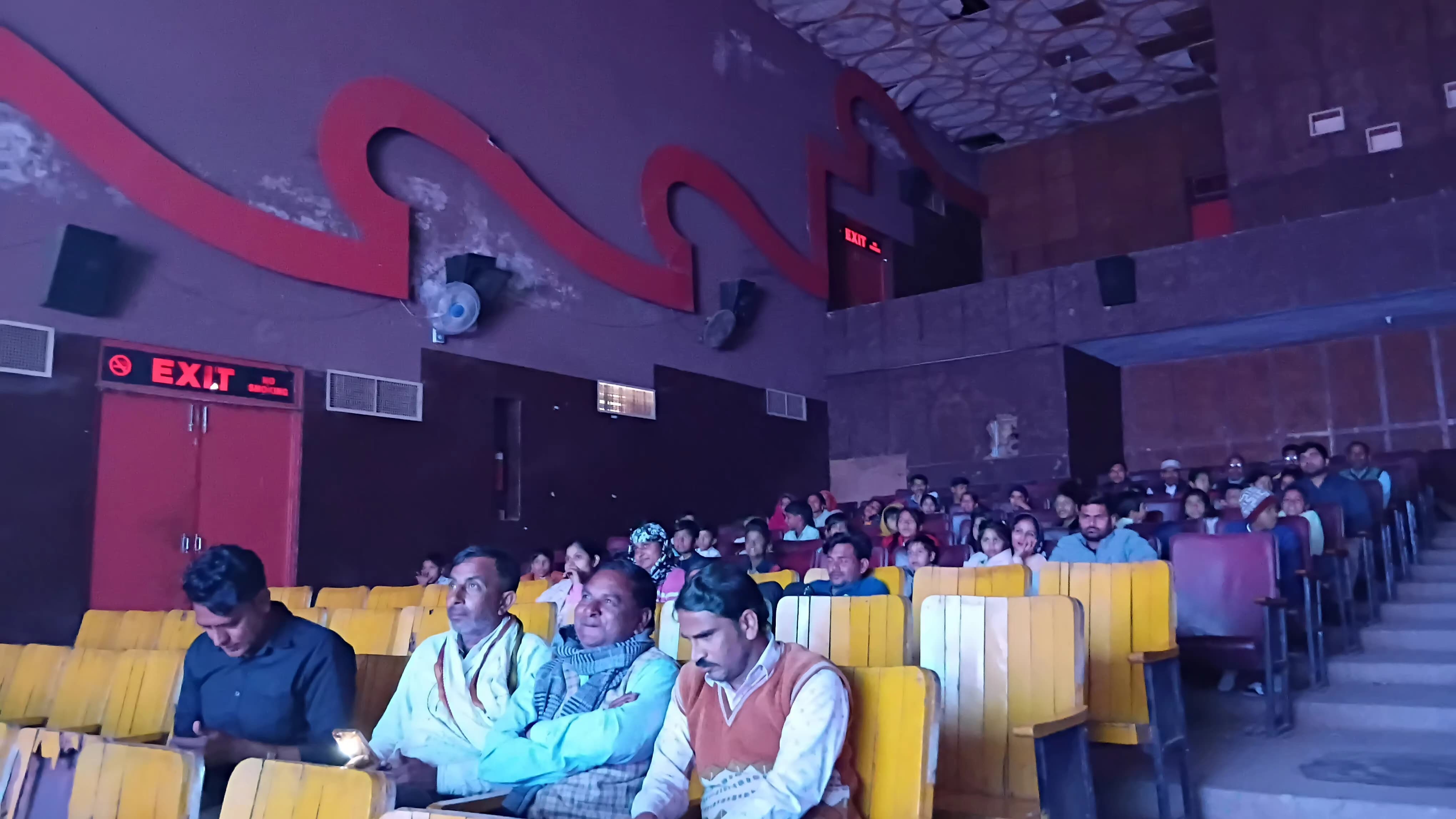 विश्व प्रसिद्ध जादूगर विकास ओर समां का किया सम्मान