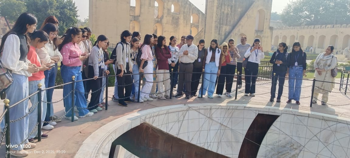 जंतर-मंतर का छात्राओं ने किया शैक्षणिक भ्रमण