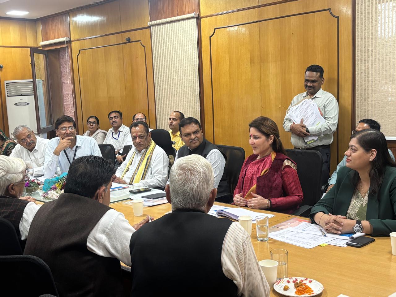 बजट घोषणाओं के क्रियान्वयन पर की विस्तृत समीक्षा