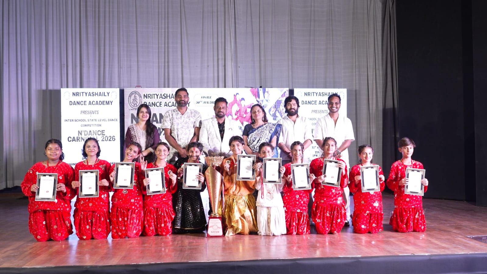 रावत पब्लिक स्कूल प्रताप नगर के विद्यार्थियों ने इंटर-स्टेट डांस प्रतियोगिता में लहराया परचम