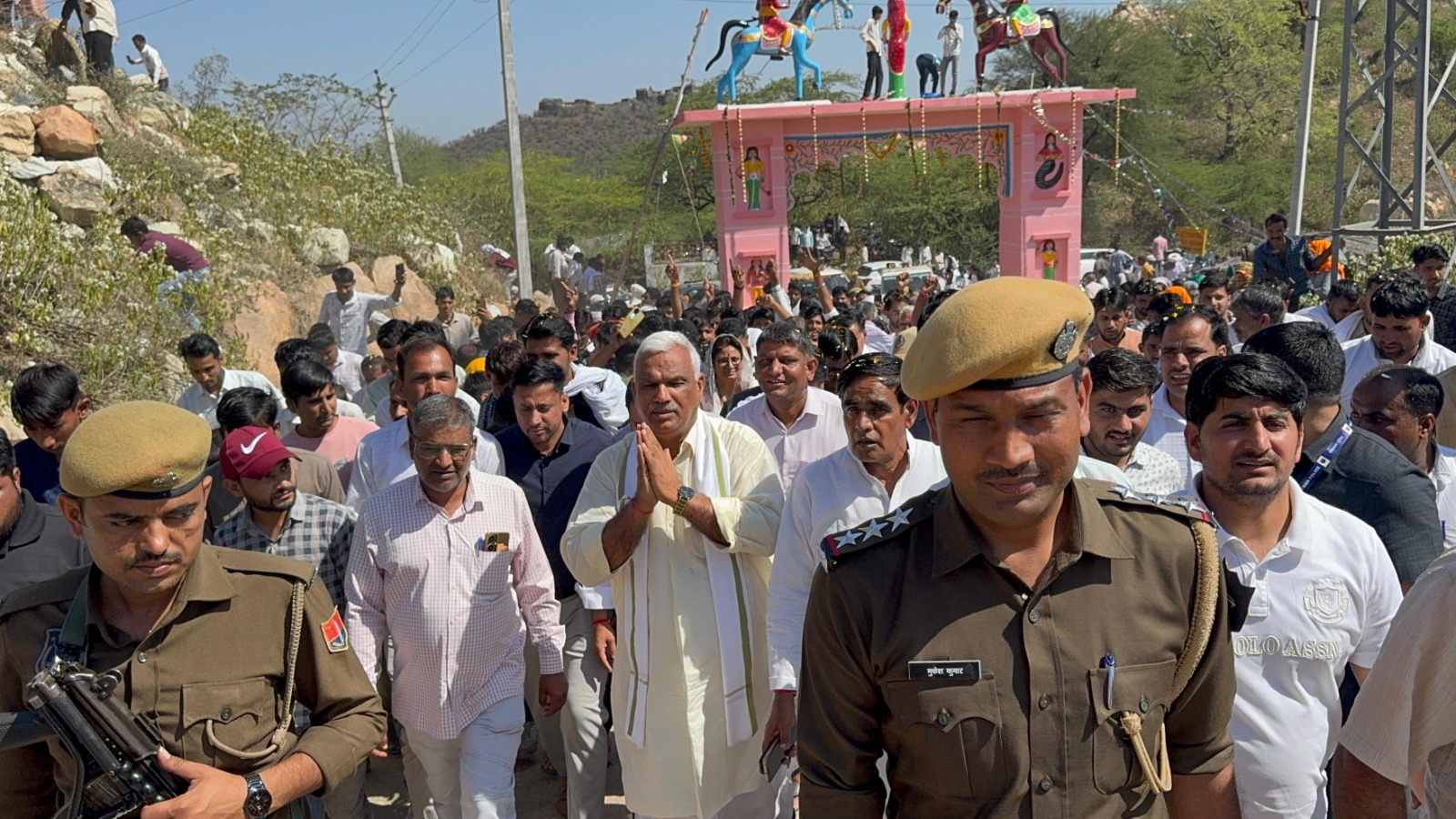 गृह राज्यमंत्री जवाहर सिंह बेढम ने टहला में किया स्व. हेमसिंह भडाना व कर्नल किरोडी सिंह बैंसला की प्रतिमा का अनावरण,