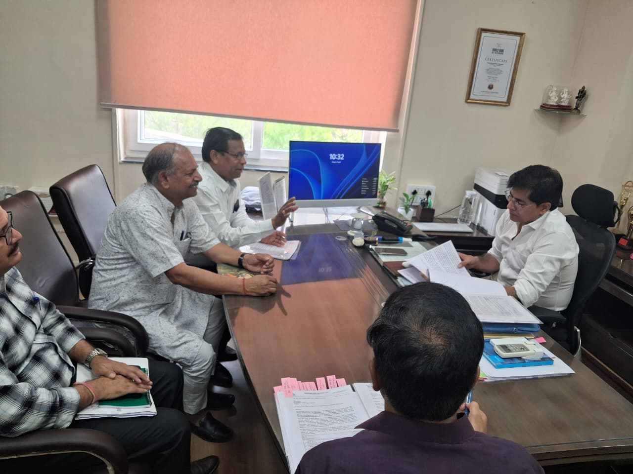 शिविरा पंचांग मे ग्रीष्मावकाश यथावत रखने ,स्टाफिंग पैटर्न,वेतन विसंगति,पदोन्नति और स्थानांतरण के लिए महासंघ ने की मुलाकात