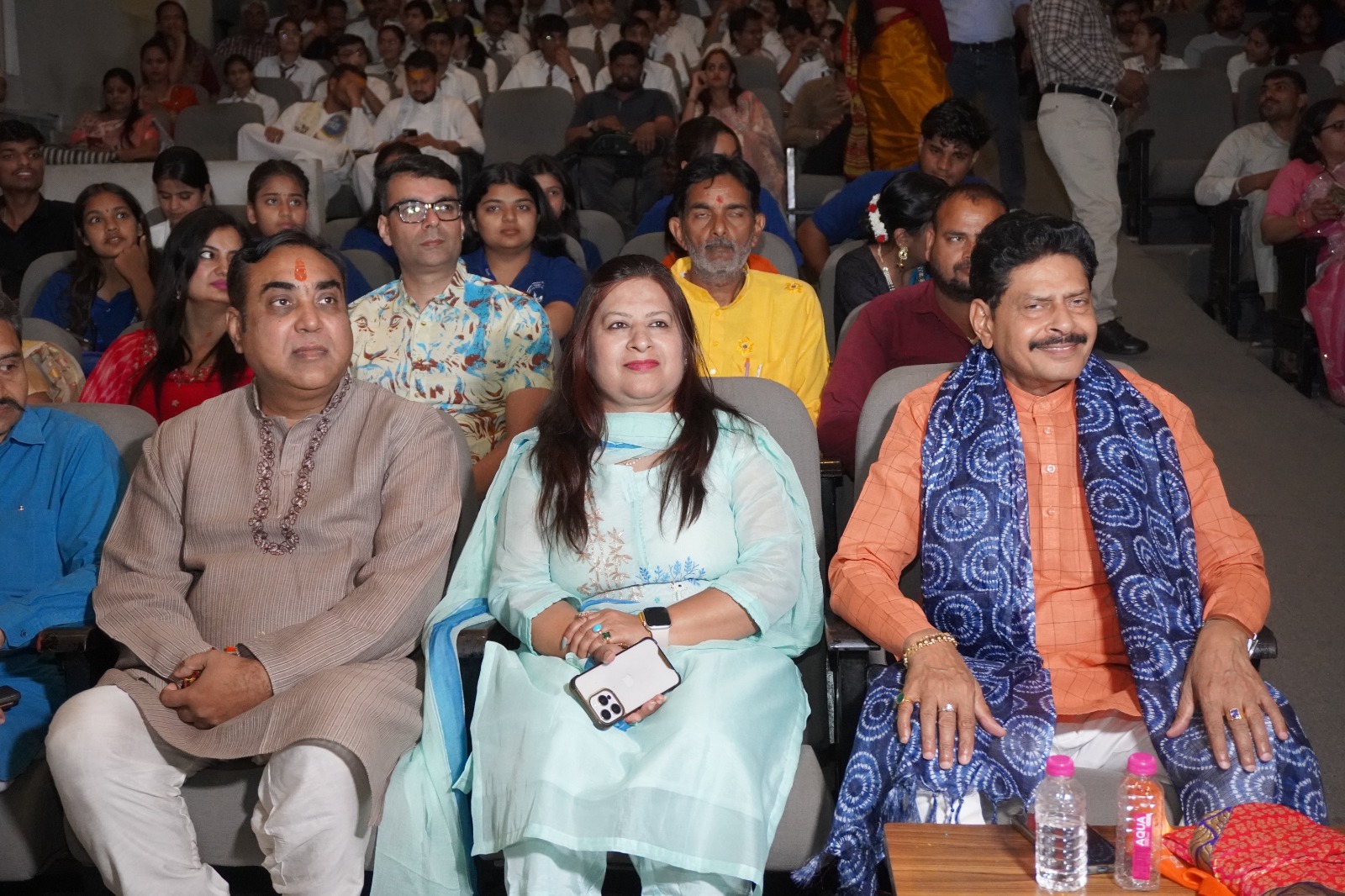 वन राज्यमंत्री ने शहरवासियों के साथ खेली हर्बल गुलाल से होली दिव्यांगजनों को मिठाई खिलाकर दी होली की शुभकामनाएं