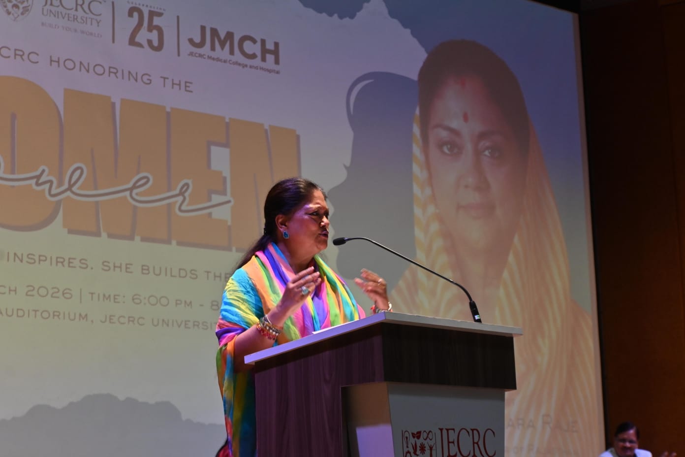 ऐसा कर कोशिश की जो चाहे तुमको मिल सके और ना मिल सके उसे छू ले तकदीर से: वसुंधरा