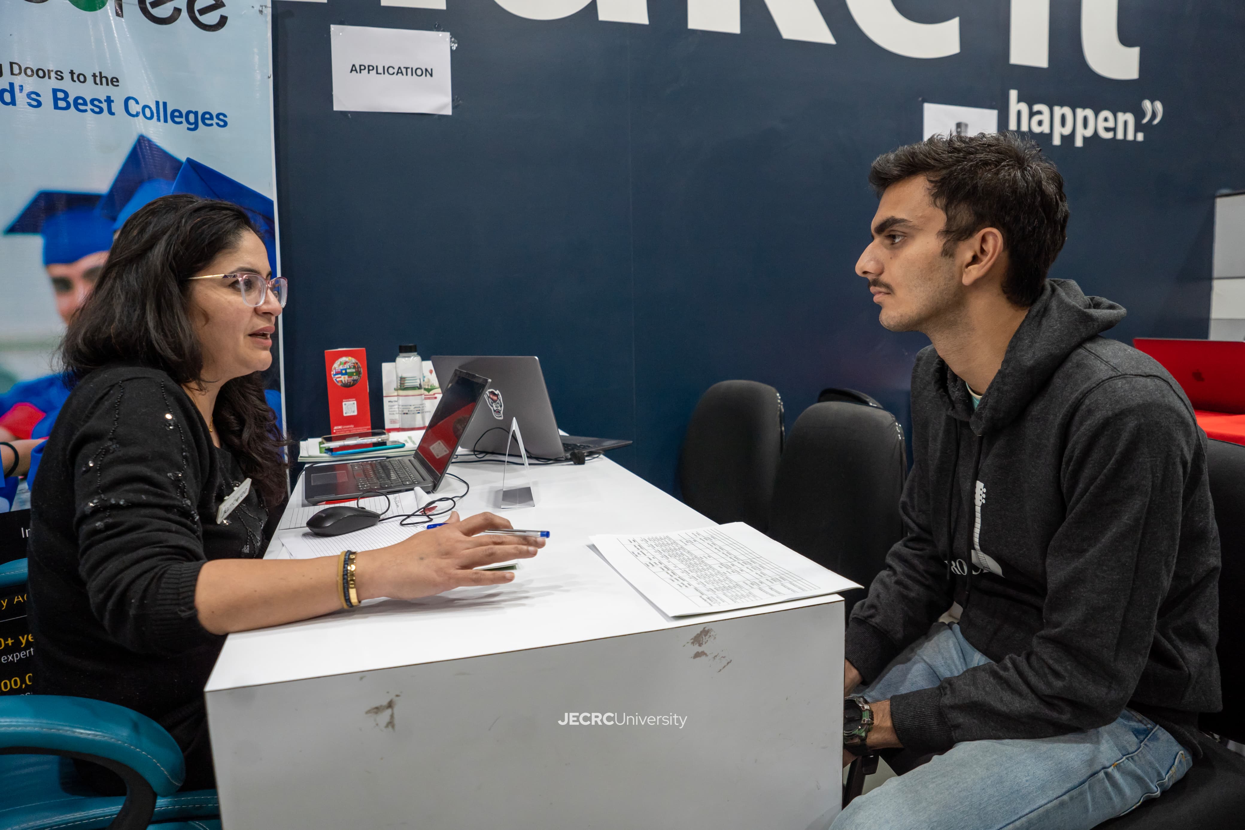 स्टडी अब्रॉड का सपना अब हकीकत: जेईसीआरसी के मेगा फेयर में स्टूडेंट्स को मिला नाइक, ट्विटर और नोबेल विनर्स के इंस्टीट्यूशंस से जुड़ने का मौका