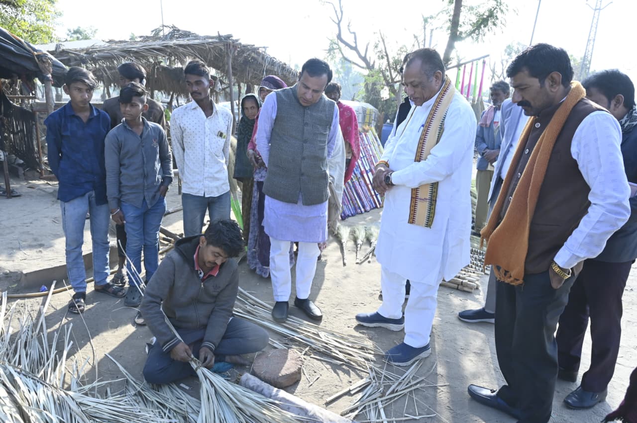 प्रभारी मंत्री ने किया निर्माणाधीन स्टेडियम का निरीक्षण, अधिकारियों को दिए निर्देश