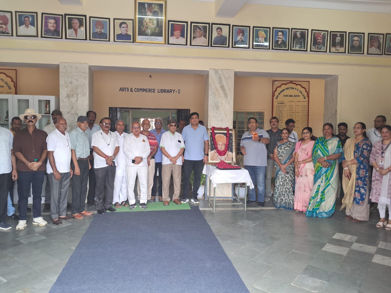 श्री भवानी निकेतन परिसर में किया गया फलदार व छायादार पौधों का रोपण