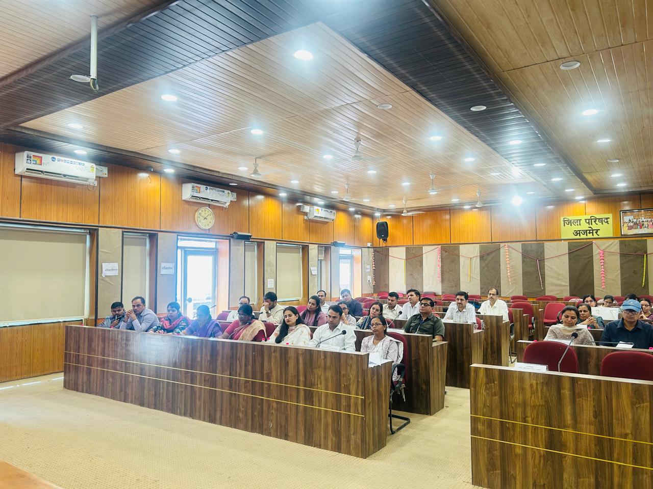 महिला एवं बाल विकास विभाग के सभी अधिकारियों अपने ज़िले की आवश्यकता के अनुसार विशेष नवाचार करने के साथ ही गृह संपर्क की गुणवत्ता भी सुधारने हेतु कार्य करें :-  शासन सचिव, महिला एवं बाल विकास