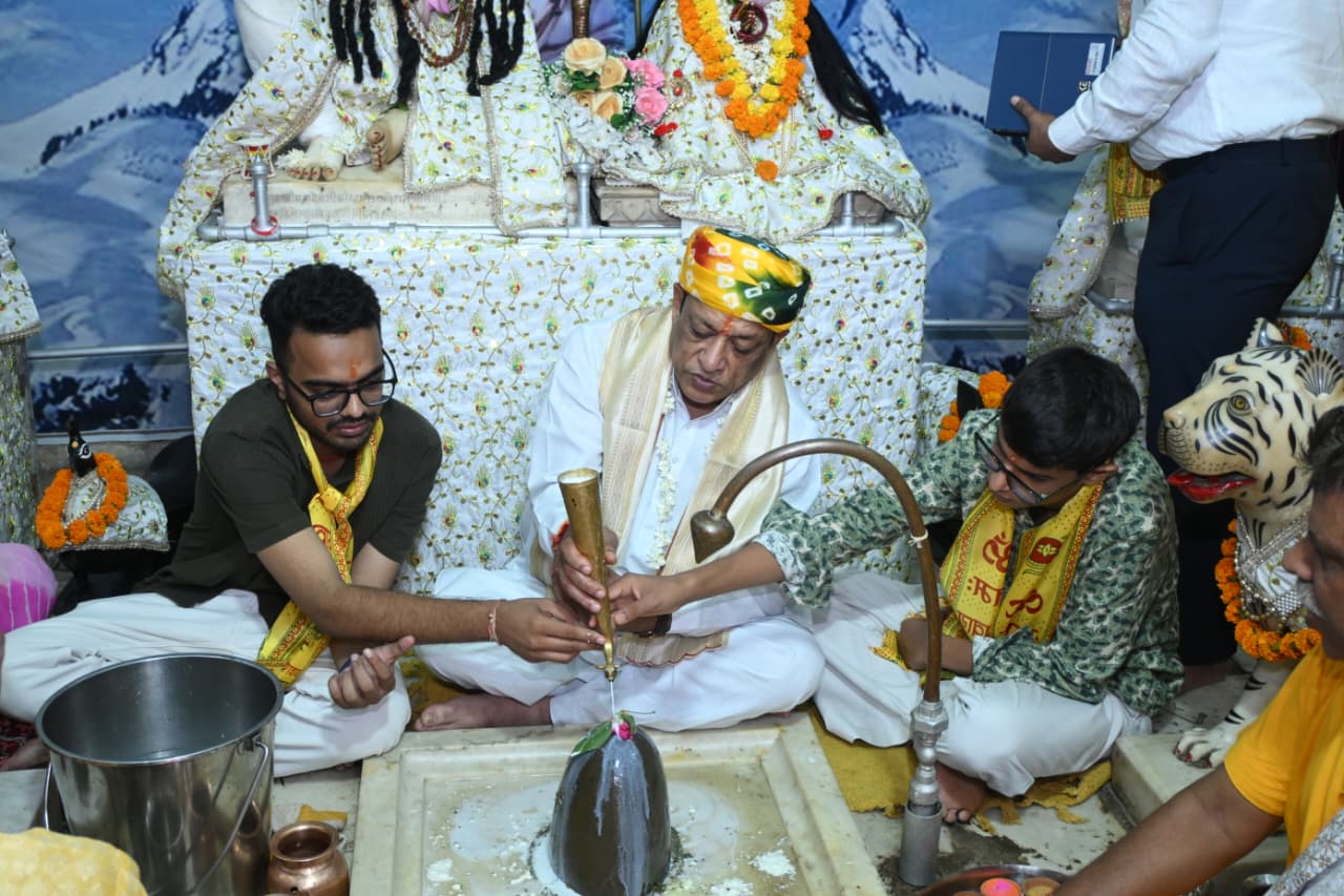 श्रावण का पहला सोमवार: देवस्थान मंत्री जोराराम कुमावत ने किया रुद्राभिषेक