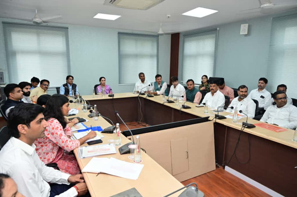 दर्शनार्थियों एवं स्थानीय निवासियों की सुविधाओं और स्टेक होल्डर सहित जनप्रतिनिधियों के सुझावों को शामिल करके ही विकास कार्य किये जाना होगा अधिक प्रभावीःउप मुख्यमंत्री दिया कुमारी