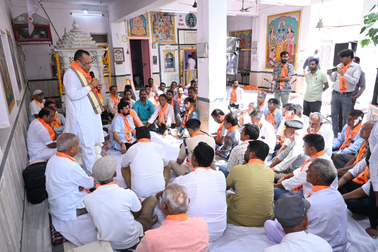 केंद्र सरकार के सफल 12 वर्ष पूरे होने के ऐतिहासिक अवसर पर देवस्थान मंत्री जोराराम कुमावत ने भगवान शिव का किया अभिषेक