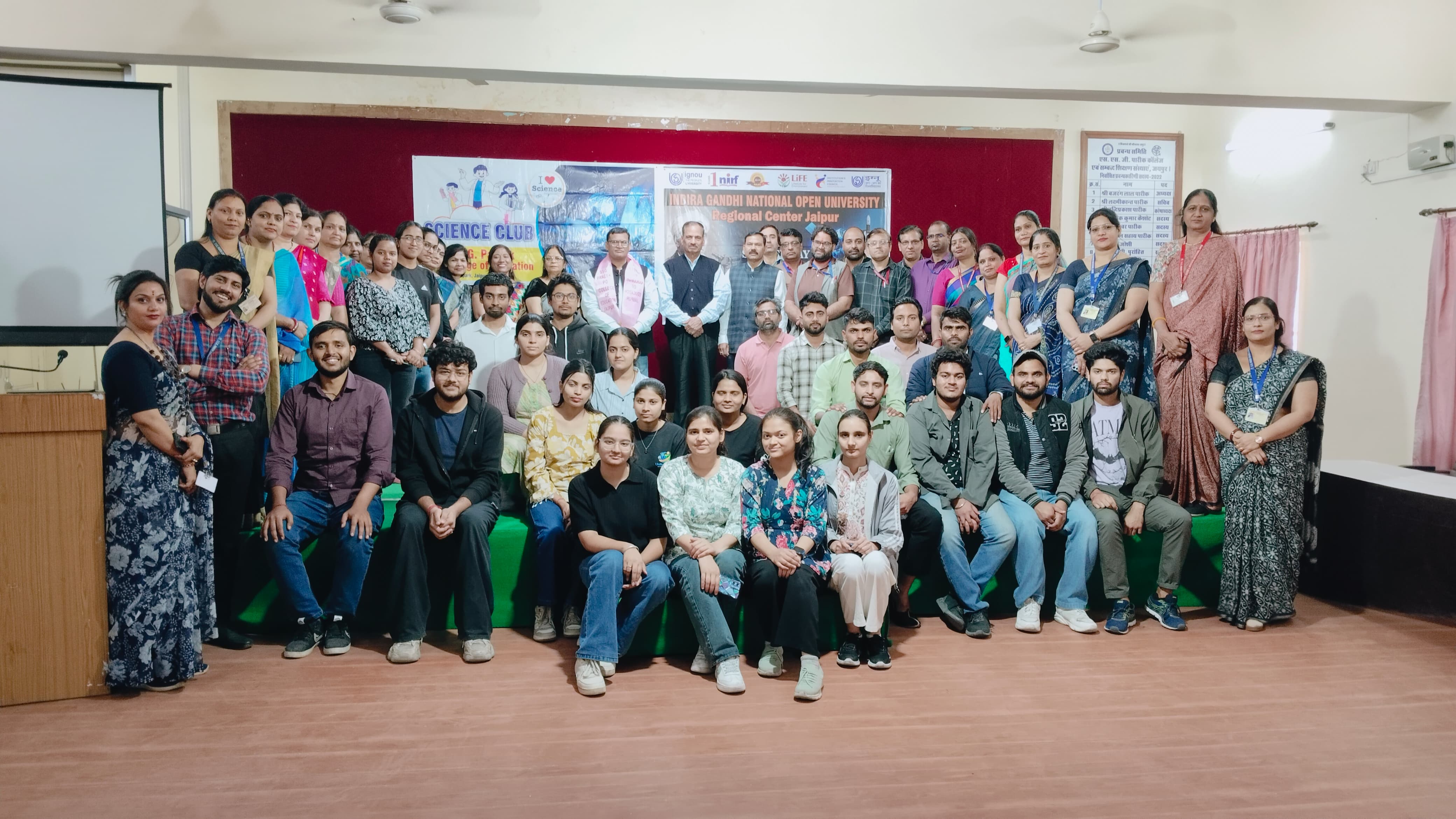 रोजमर्रा की जिंदगी में वैज्ञानिक सोच को तुरंत या शीघ्रता से अपनाना आसान नहीं है; यह एक समय लेने वाली प्रक्रिया है जिसे विज्ञान शिक्षा, वैज्ञानिक चर्चा और तर्कसंगत चिंतन के माध्यम से लागू और पूरा किया जा सकता है: - डॉ. कमलेश मीना