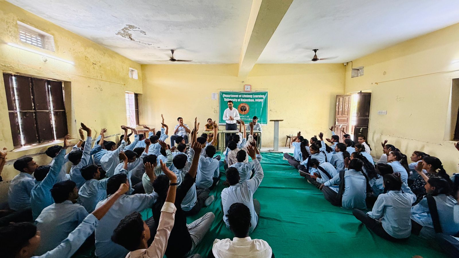 राजस्थान विश्वविद्यालय द्वारा ग्राम जयरामपुरा और दौलतपुरा में 'समावेशी विकास के लिए वित्तीय समावेशन' पर विशेष जागरूकता सत्र आयोजित