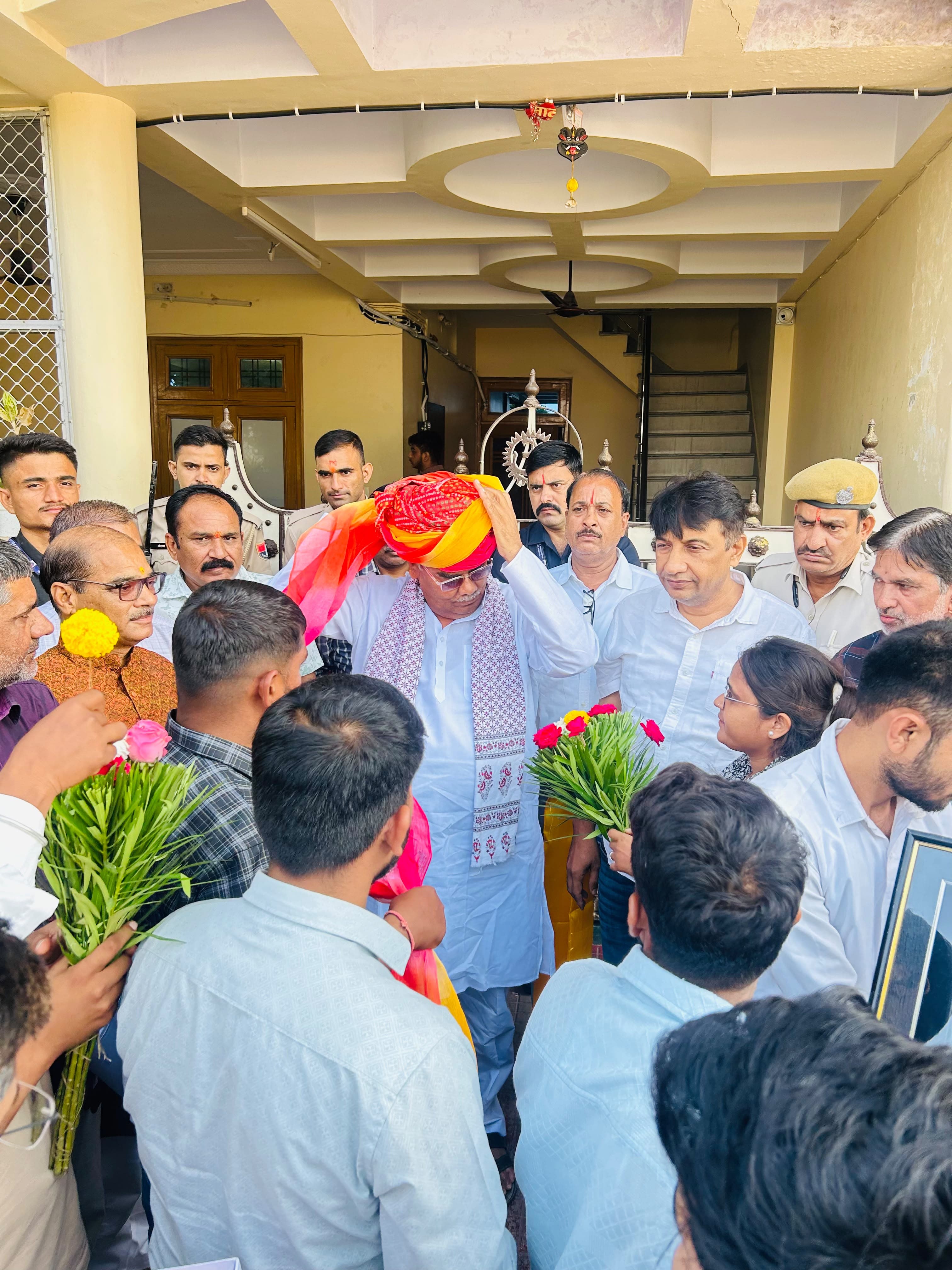 टीएसपी क्षेत्र के शिक्षकों की पुनः नियुक्ति के लिए संगठन ने शिक्षा मंत्री का किया अभिनंदन