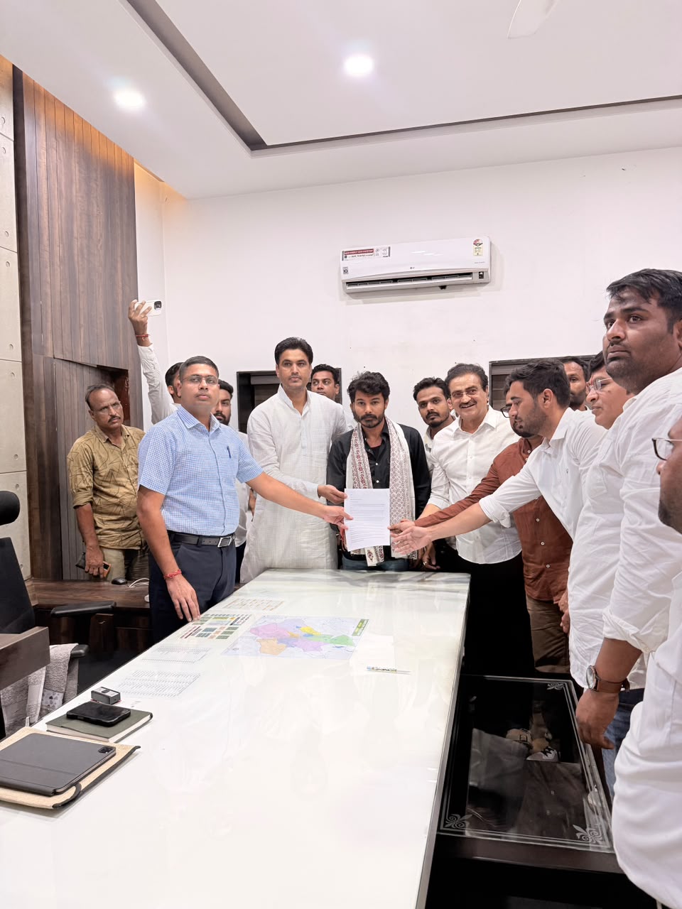 भाजपा प्रदेशाध्यक्ष मदन राठौड़ के पाकिस्तान प्रेम वाले शर्मनाक वक्तव्य के खिलाफ आवाज उठा रहे युवा कांग्रेस को भाजपा सरकार की पुलिस ने अलोकतांत्रिक ढंग से गिरफ्तार कर लिया