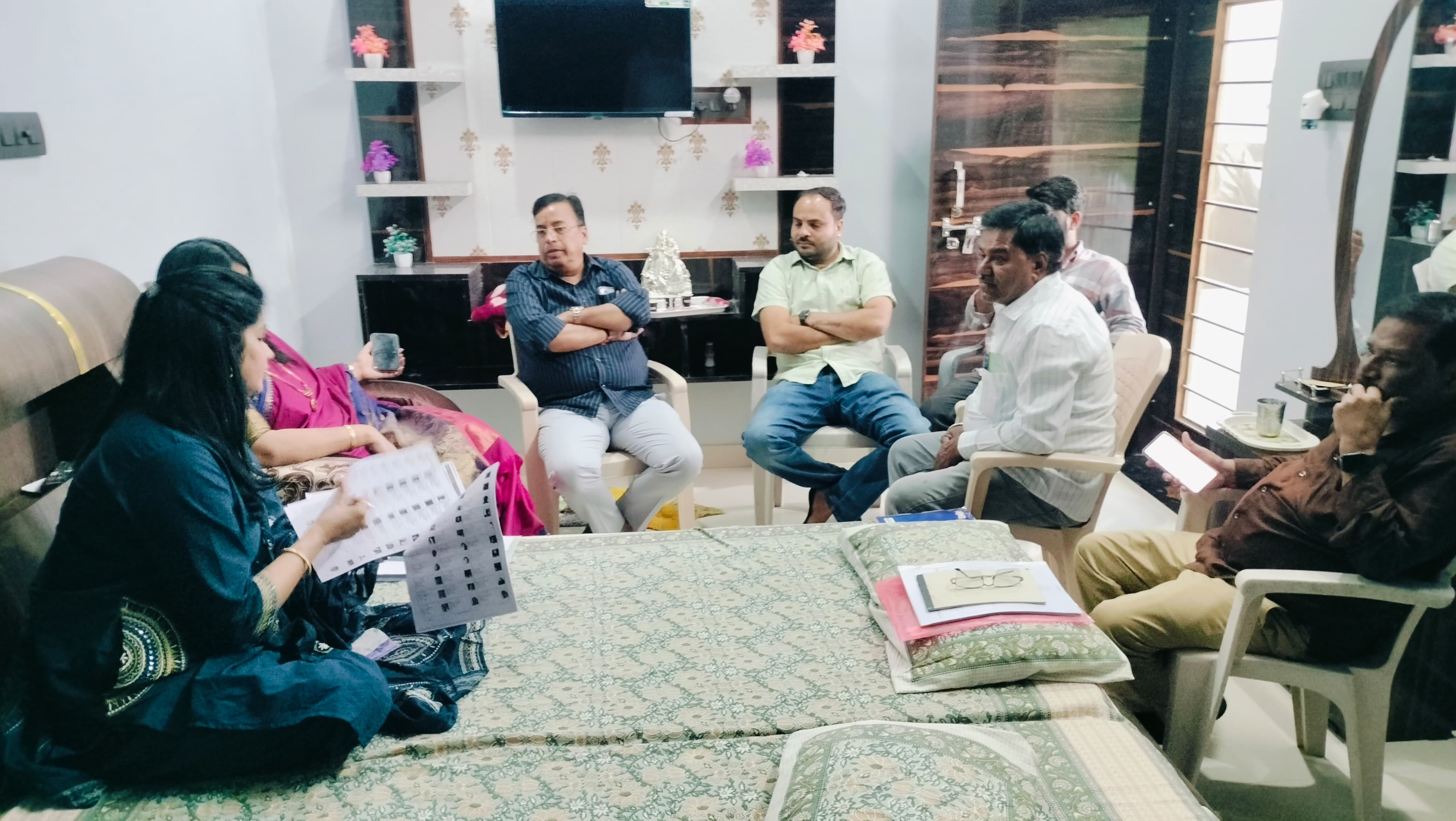 थामली पंचायत में घर घर जाकर किया जन संपर्क