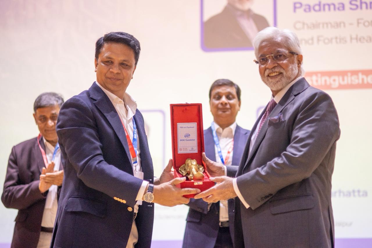 हेल्थकेयर चुनौतियों के समाधान में जुटी देशभर की टीमें