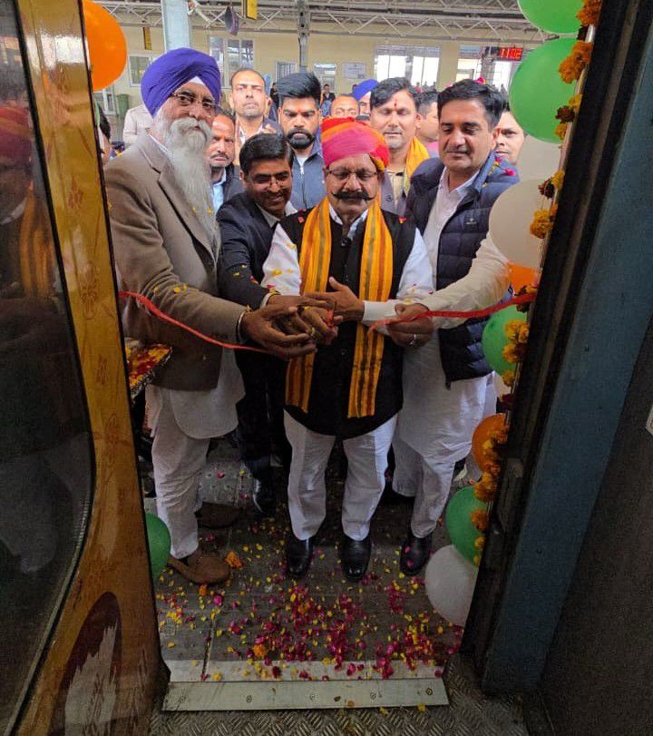 वरिष्ठ नागरिक तीर्थ यात्रा योजना  द्धारका-नागेश्वर-सोमनाथ के लिए विशेष ट्रेन रवाना