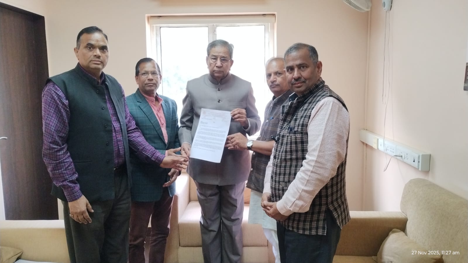 सर्वोच्च न्यायालय के टीईटी संबंधी निर्णय को भविष्य लक्षी रूप से लागू करने की मांग को लेकर राजस्थान शिक्षक संघ (राष्ट्रीय) ने सौंपा सांसदों को ज्ञापन