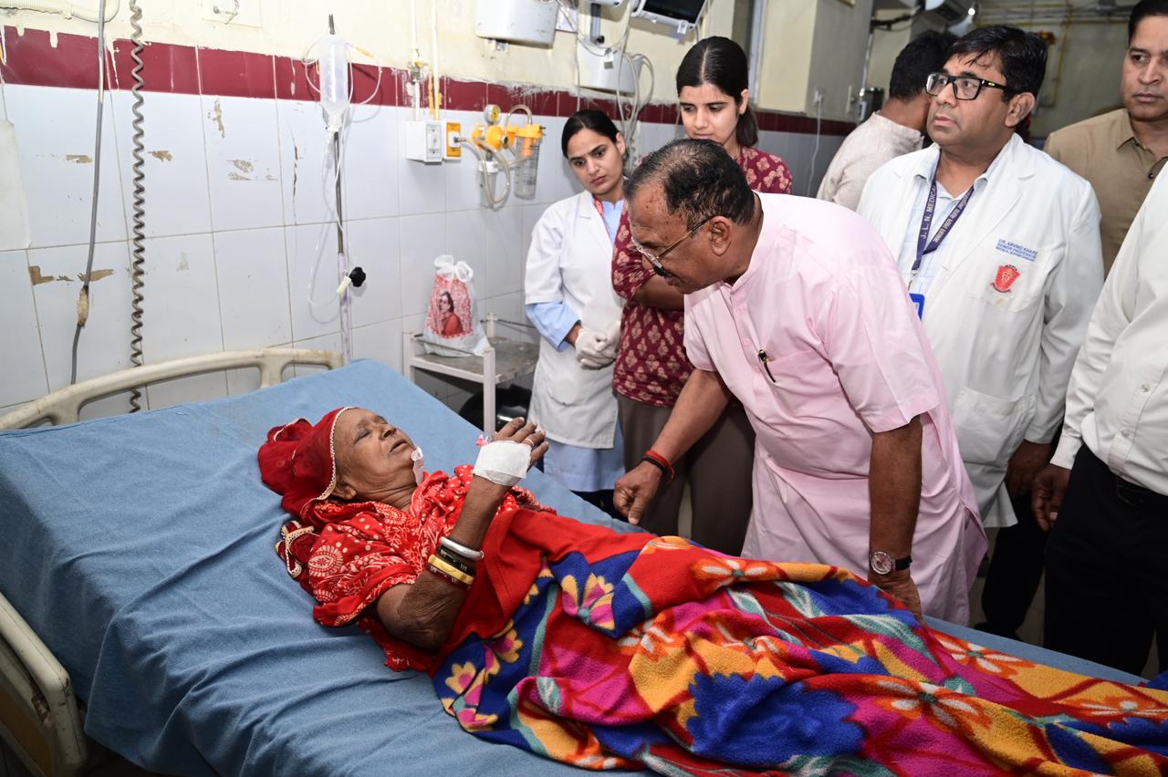 पुष्कर घाटी बस हादसा- विधानसभा अध्यक्ष ने अस्पताल पहुंचकर घायलों से की मुलाकात, राहत एवं उपचार के दिए निर्देश