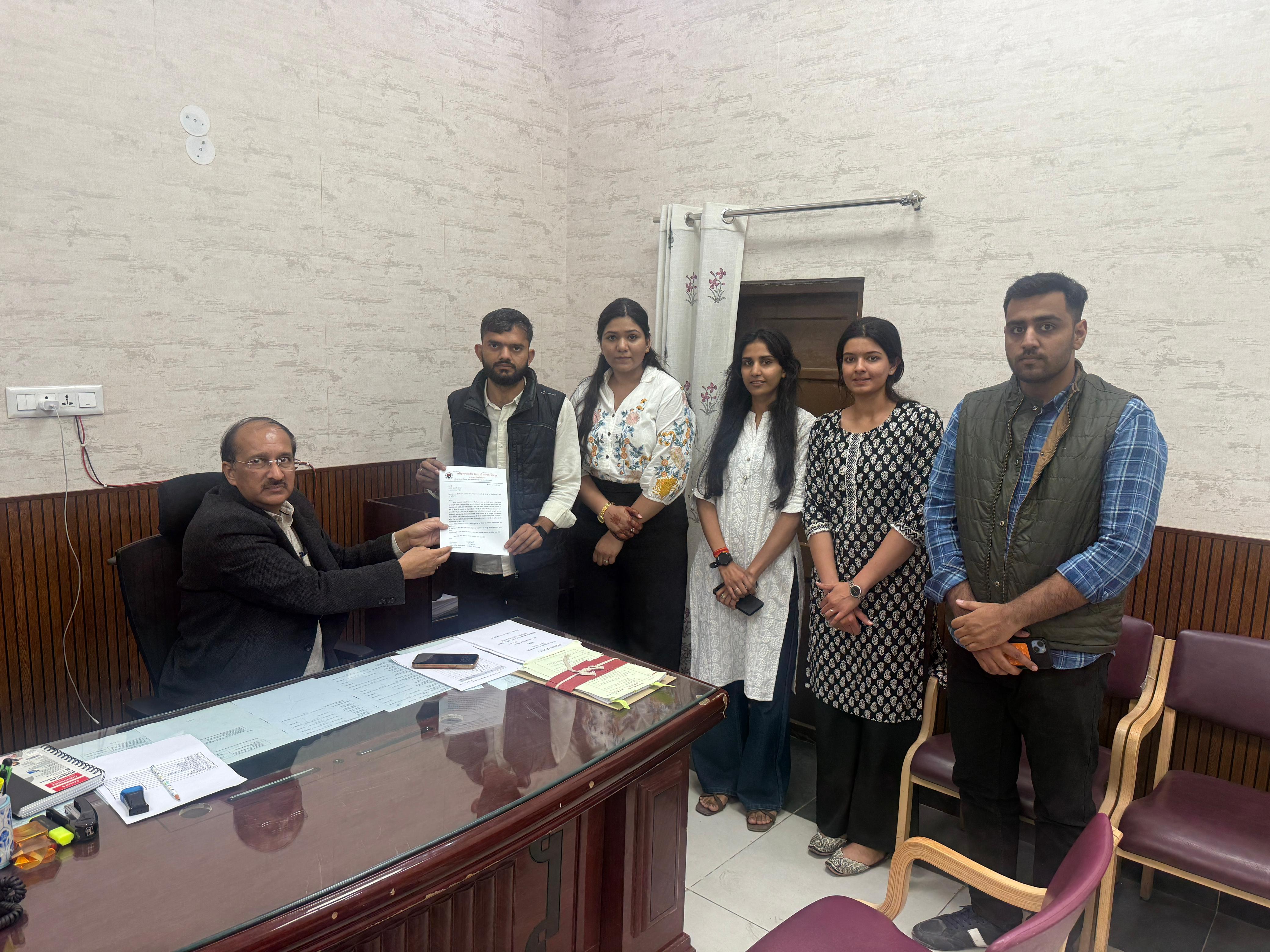 राजस्थान विश्वविद्यालय के कॉलेजों की भूमि को पुनः विश्वविद्यालय के नाम करे सरकार - ABVP