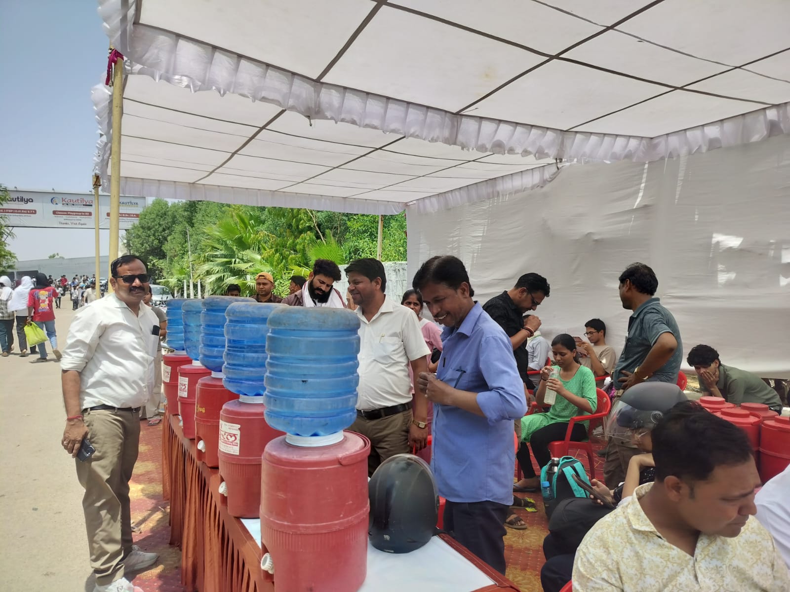 नीट परीक्षा के लिए आॅल स्टूडेंट वेलफेयर सोसायटी ने लगाए शहर में लगाए 50 से अधिक सेवा केन्द्र