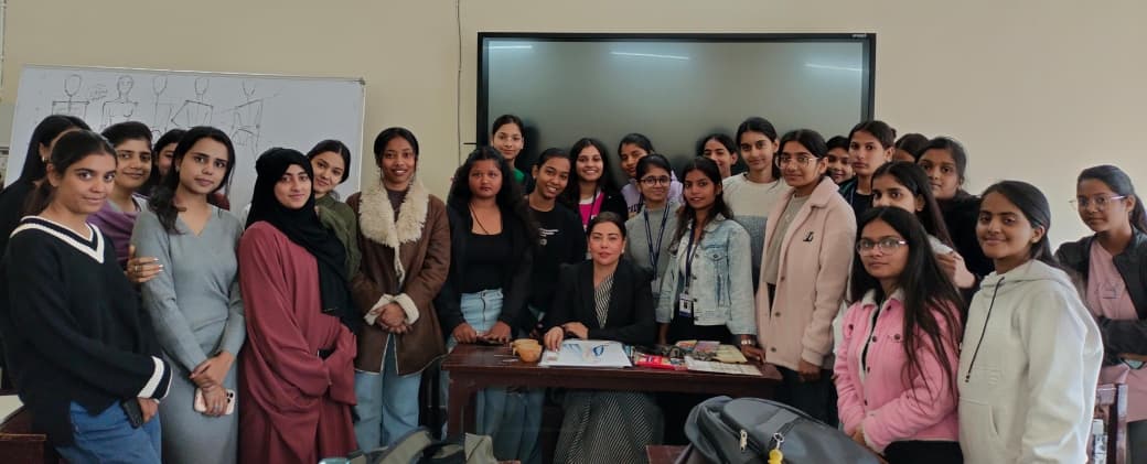 फैशन क्रोकीः इल्लस्ट्रेशन एवं फैब्रिक रेंडरिंग” विषय पर कार्यशाला