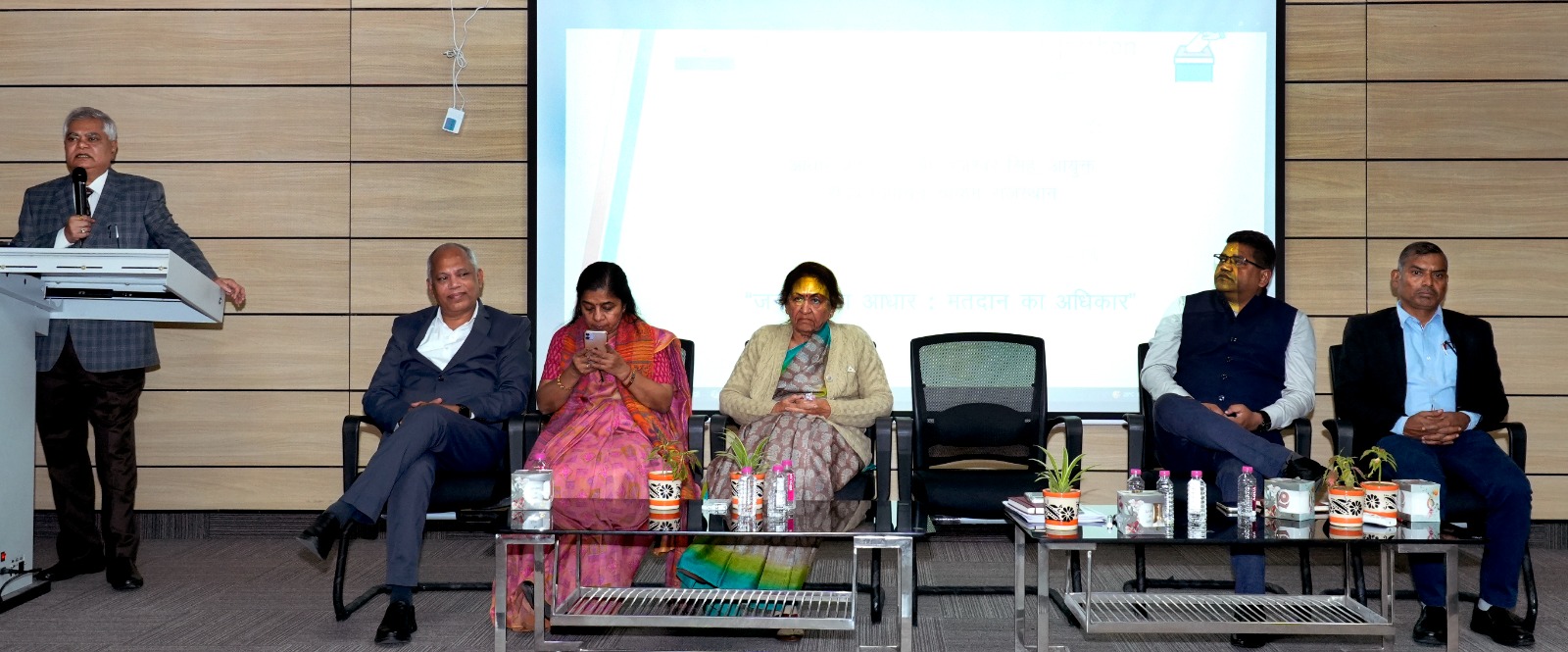 युवा विचार गोष्ठी में मतदान के महत्व पर हुई सारगर्भित चर्चा